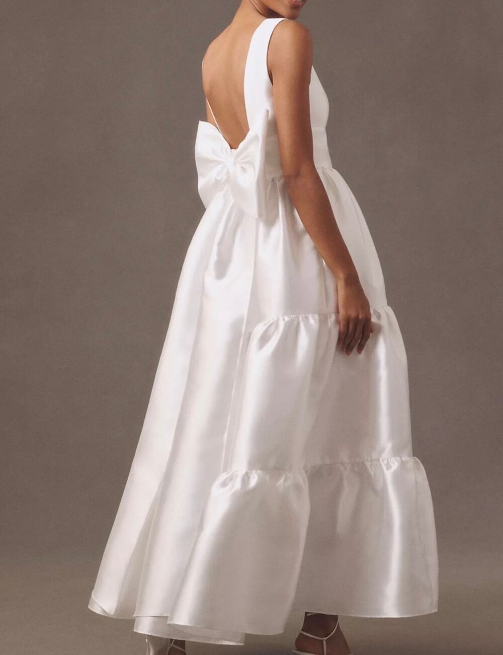 Hutch Harlo Deep-V Back-Bow Tiered Gown Size 6